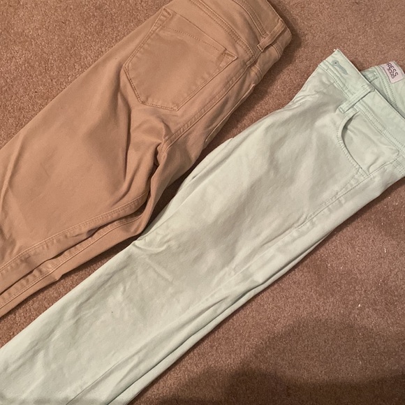 (2) pairs of express capris - size 0 - Picture 2 of 4